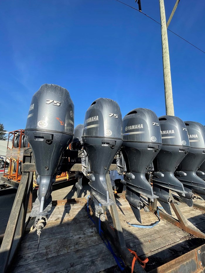 Slightly used Yamaha 75HP 4 Stroke Outboard Motor Engine image 1